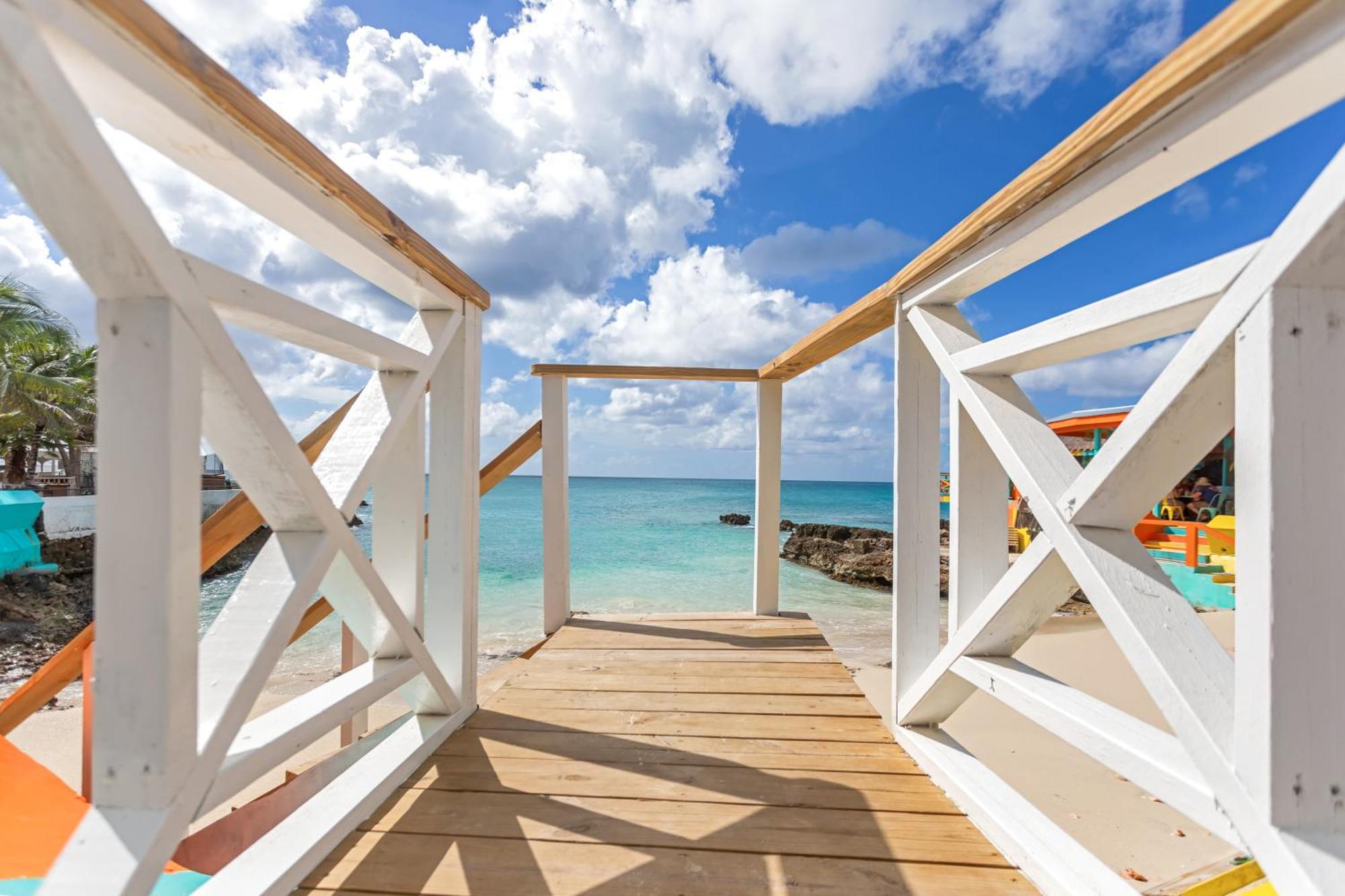Maho Beach House - Luxe 1-Bedroom - Ocean View Екстер'єр фото
